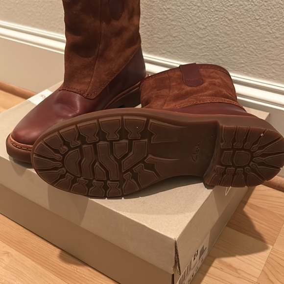 Clarks two toned boots - Picture 4 of 4